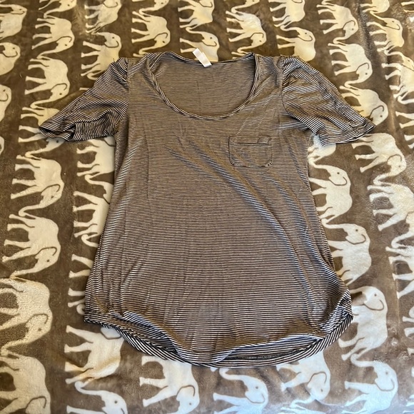 🤩Cap sleeved striped shirt with a front pocket - Picture 1 of 5